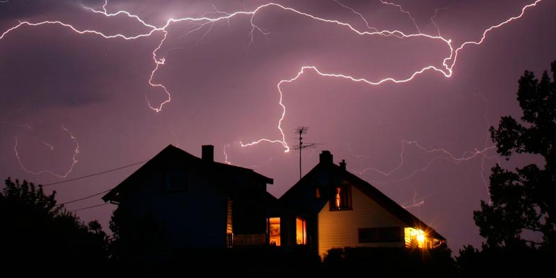 Как защитить дом от молнии?